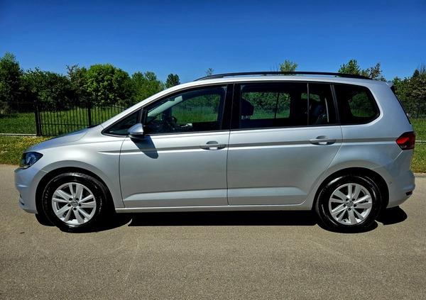 Volkswagen Touran cena 109000 przebieg: 61000, rok produkcji 2020 z Pabianice małe 529